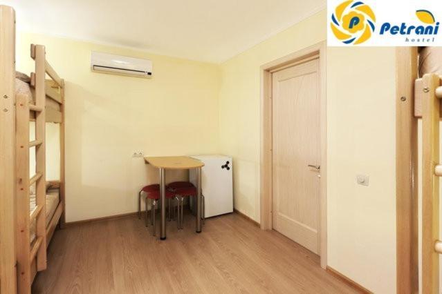 Petrani Hostel Kiev Exterior foto