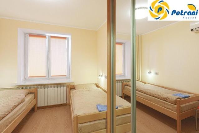 Petrani Hostel Kiev Exterior foto